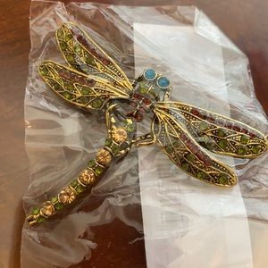 NEW Gold Brooch, Beautiful Detailing